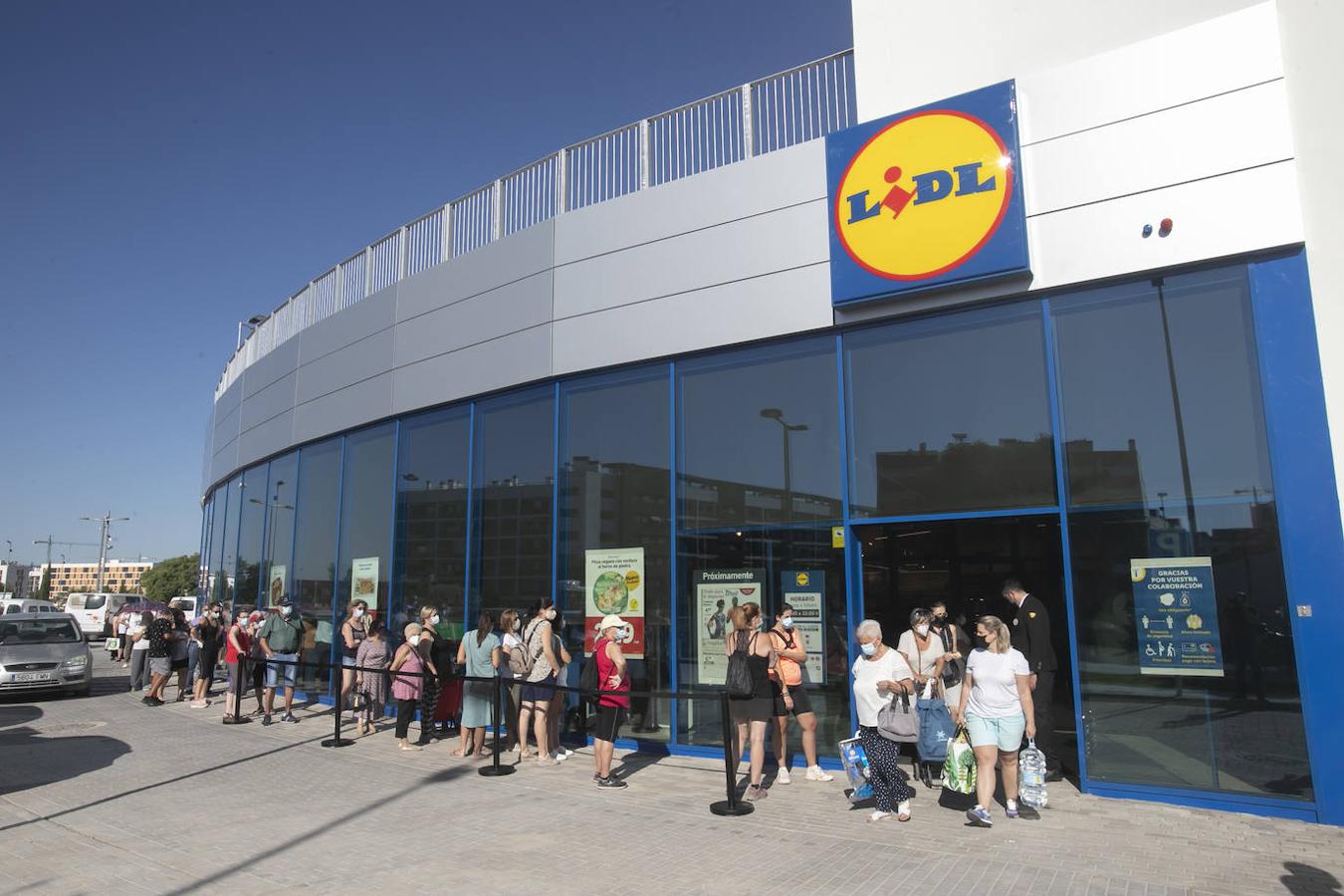 La apertura del nuevo supermercado Lidl de Córdoba, en imágenes