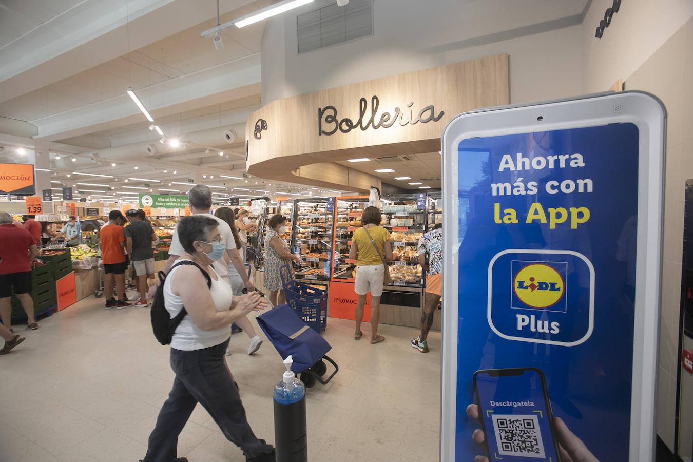 La apertura del nuevo supermercado Lidl de Córdoba, en imágenes