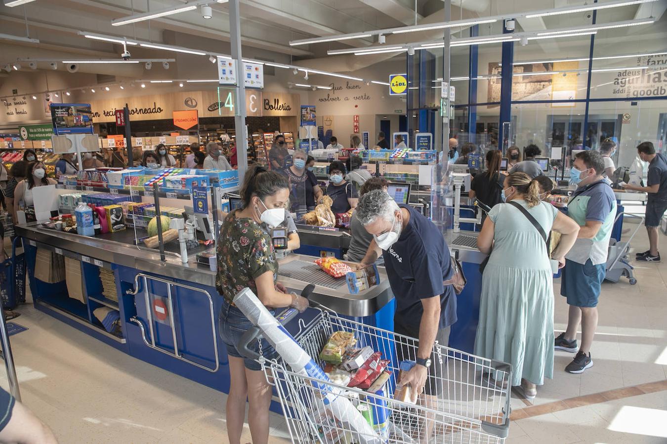 La apertura del nuevo supermercado Lidl de Córdoba, en imágenes