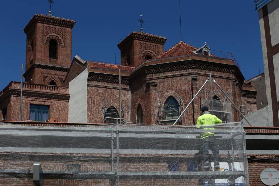En imágenes: El edificio parroquial de La Paloma, siete meses después de la explosión