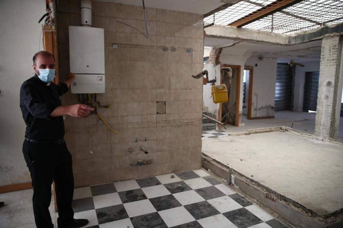 En imágenes: El edificio parroquial de La Paloma, siete meses después de la explosión