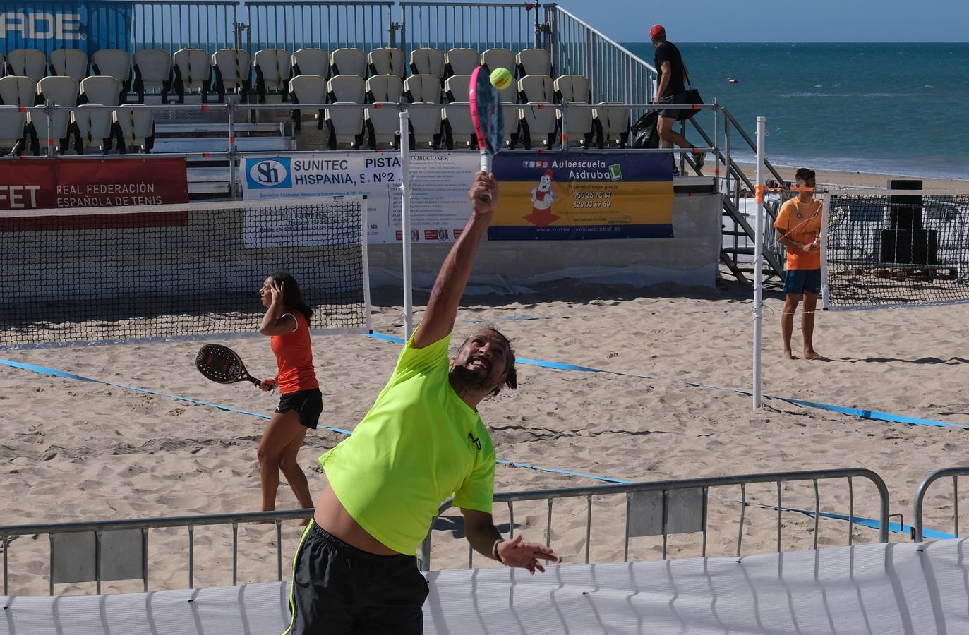 FOTOS: Liga Mapfre de Tenis Playa en La Victoria, en Cádiz capital