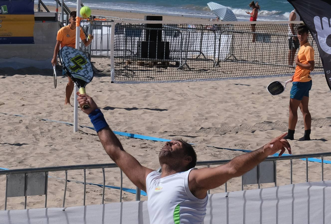 FOTOS: Liga Mapfre de Tenis Playa en La Victoria, en Cádiz capital