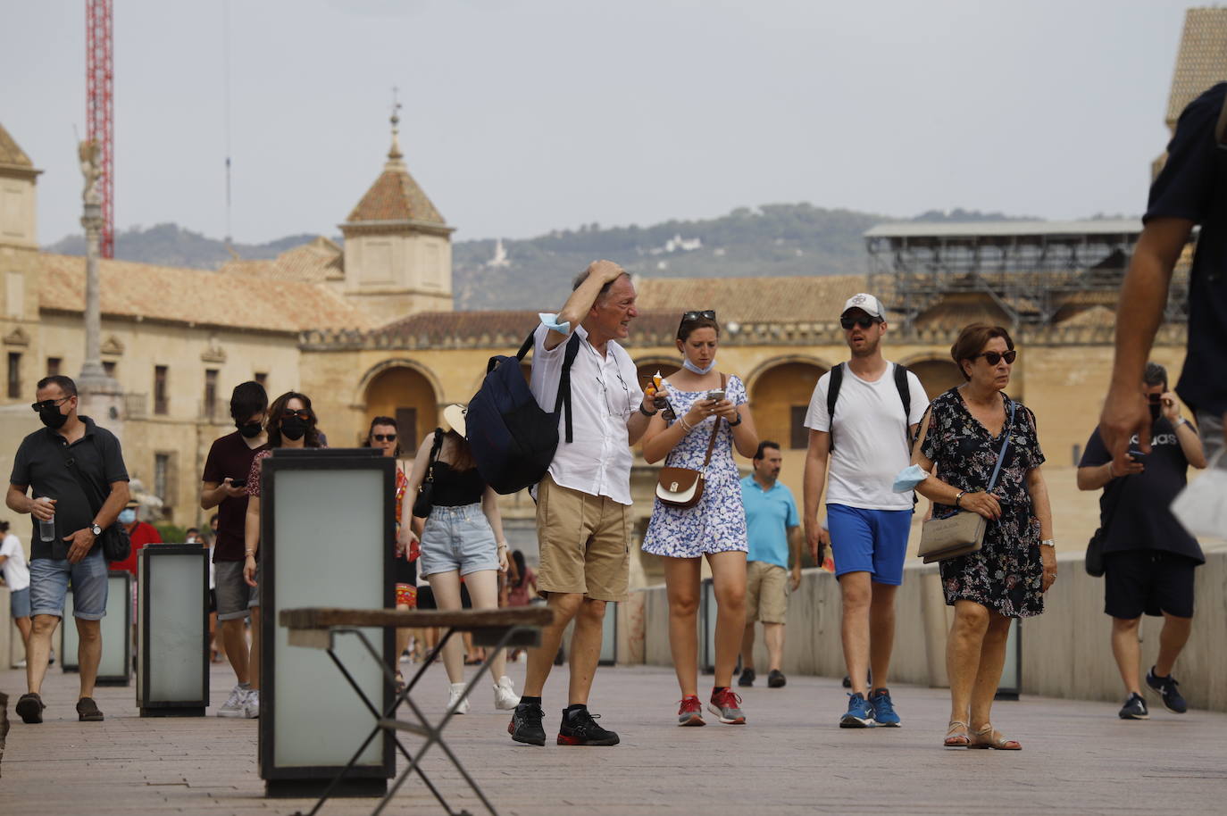 Los turistas durantela ola de calor en Córdoba, en imágenes