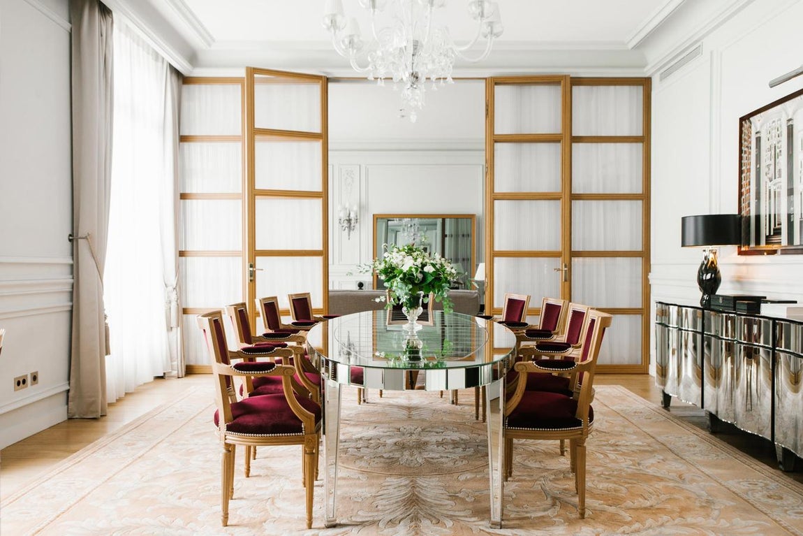 Tanto las suites como los apartamentos cuentan con diversas estancias con capacidad para dar servicio a varios miembros de una familia.