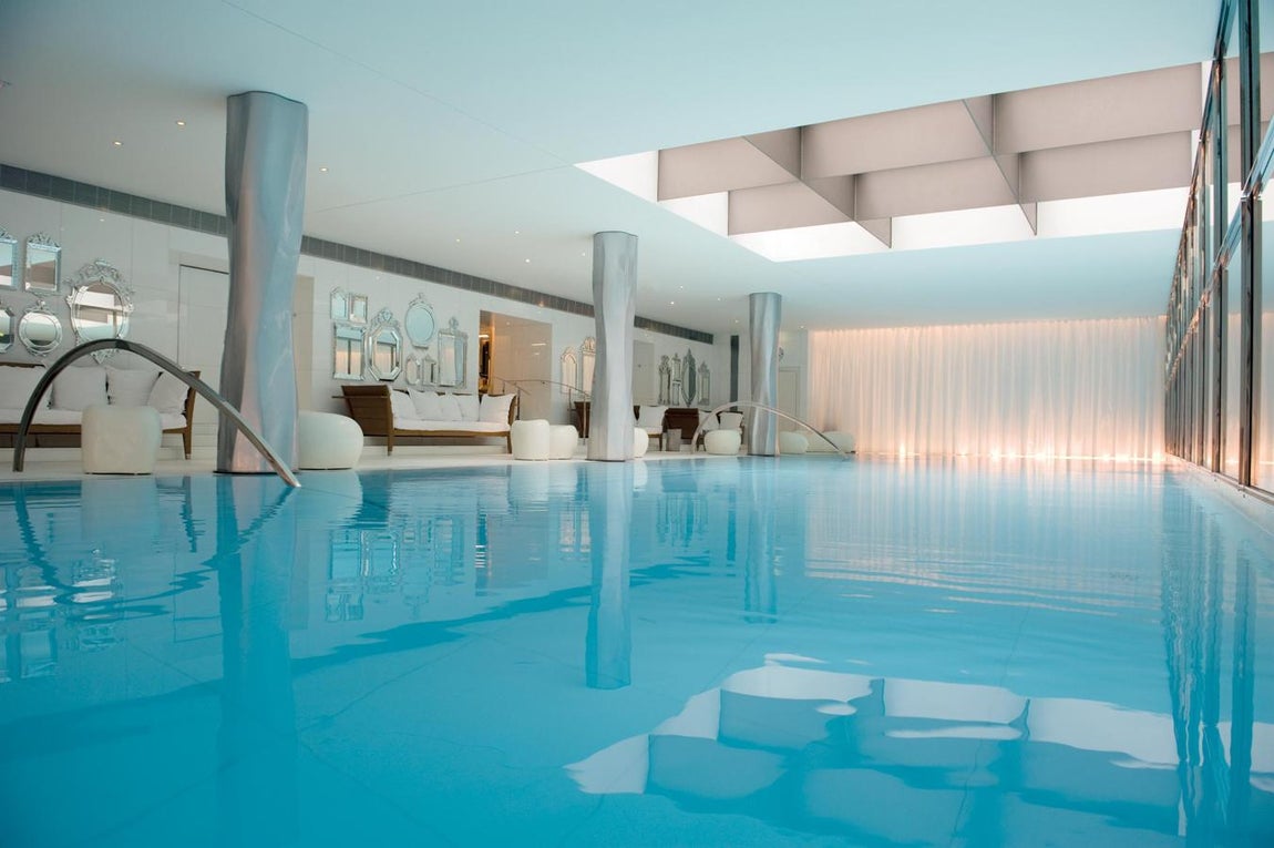 El Spa del hotel firmado por los servicios de la firma cosmética de lujo Clarins.