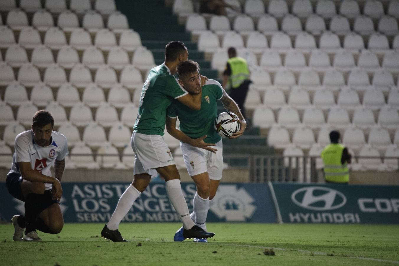 La victoria del Córdoba CF ante el Rayo Majadahonda, en imágenes