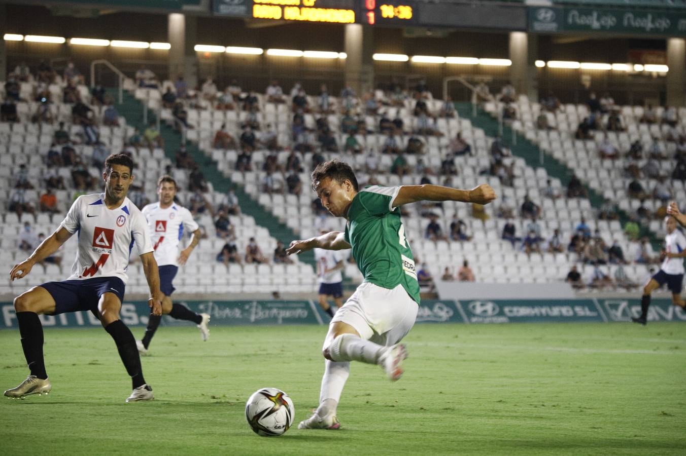 La victoria del Córdoba CF ante el Rayo Majadahonda, en imágenes