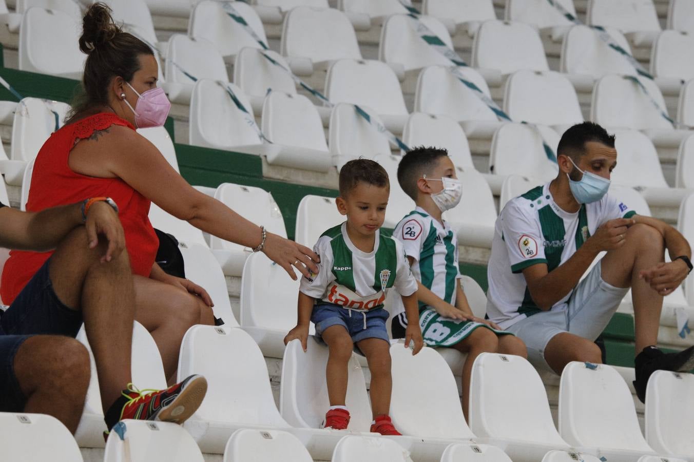 El regreso del público en el Córdoba-Rayo Majadahonda, en imágenes