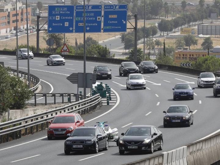 Las peores previsiones meteorológicas no se cumplieron y la temperatura fue este sábado en Sevilla muy alta, pero no de récord