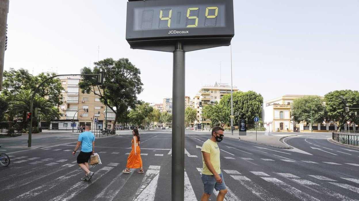 En imágenes: Sevilla desierta en plena ola de calor