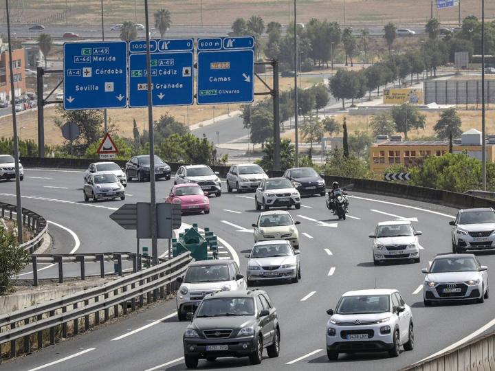 Las peores previsiones meteorológicas no se cumplieron y la temperatura fue este sábado en Sevilla muy alta, pero no de récord