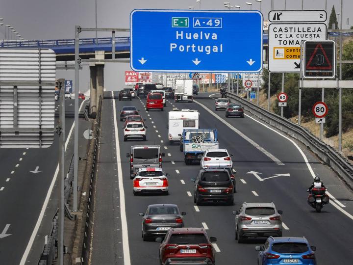 Las peores previsiones meteorológicas no se cumplieron y la temperatura fue este sábado en Sevilla muy alta, pero no de récord