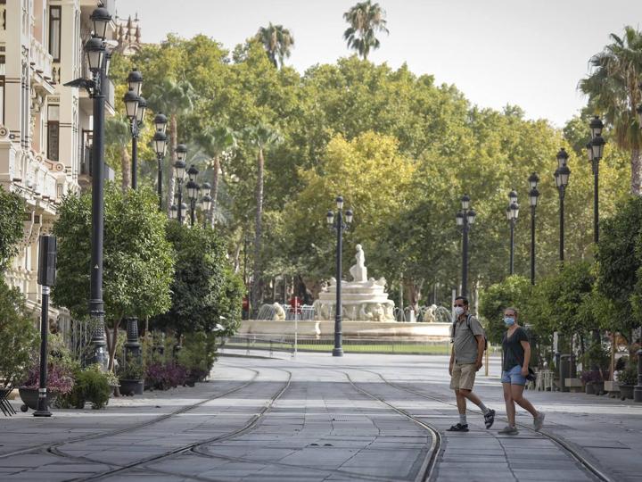 Las peores previsiones meteorológicas no se cumplieron y la temperatura fue este sábado en Sevilla muy alta, pero no de récord