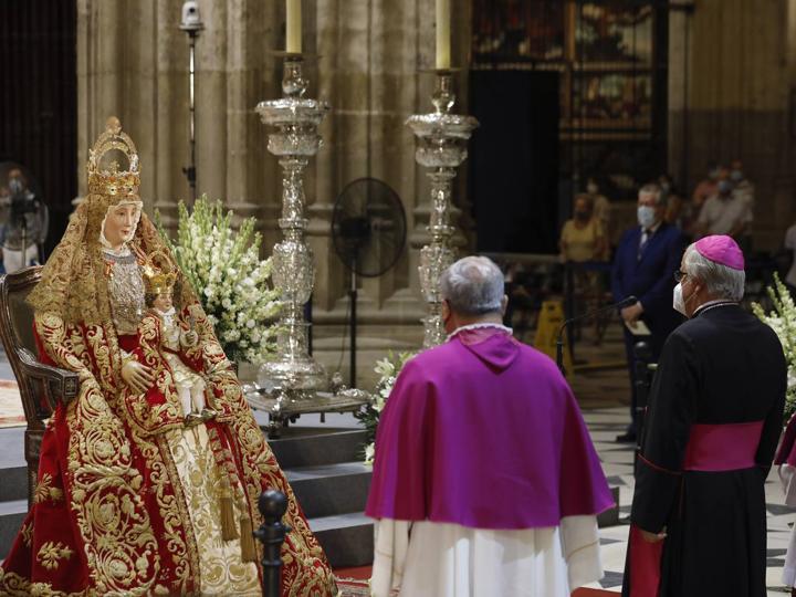 La novena de la Virgen de los Reyes, en imágenes