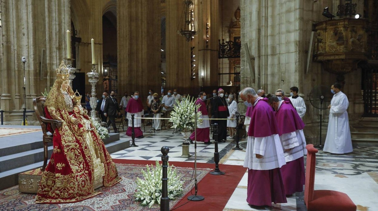 La novena de la Virgen de los Reyes, en imágenes