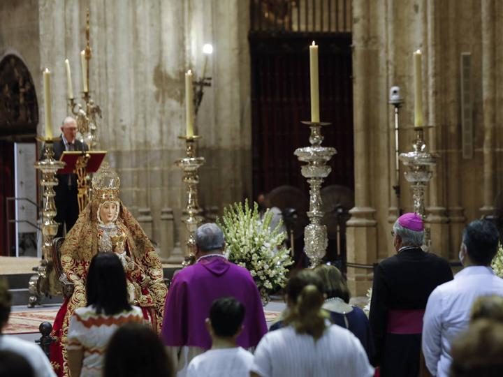 La novena de la Virgen de los Reyes, en imágenes