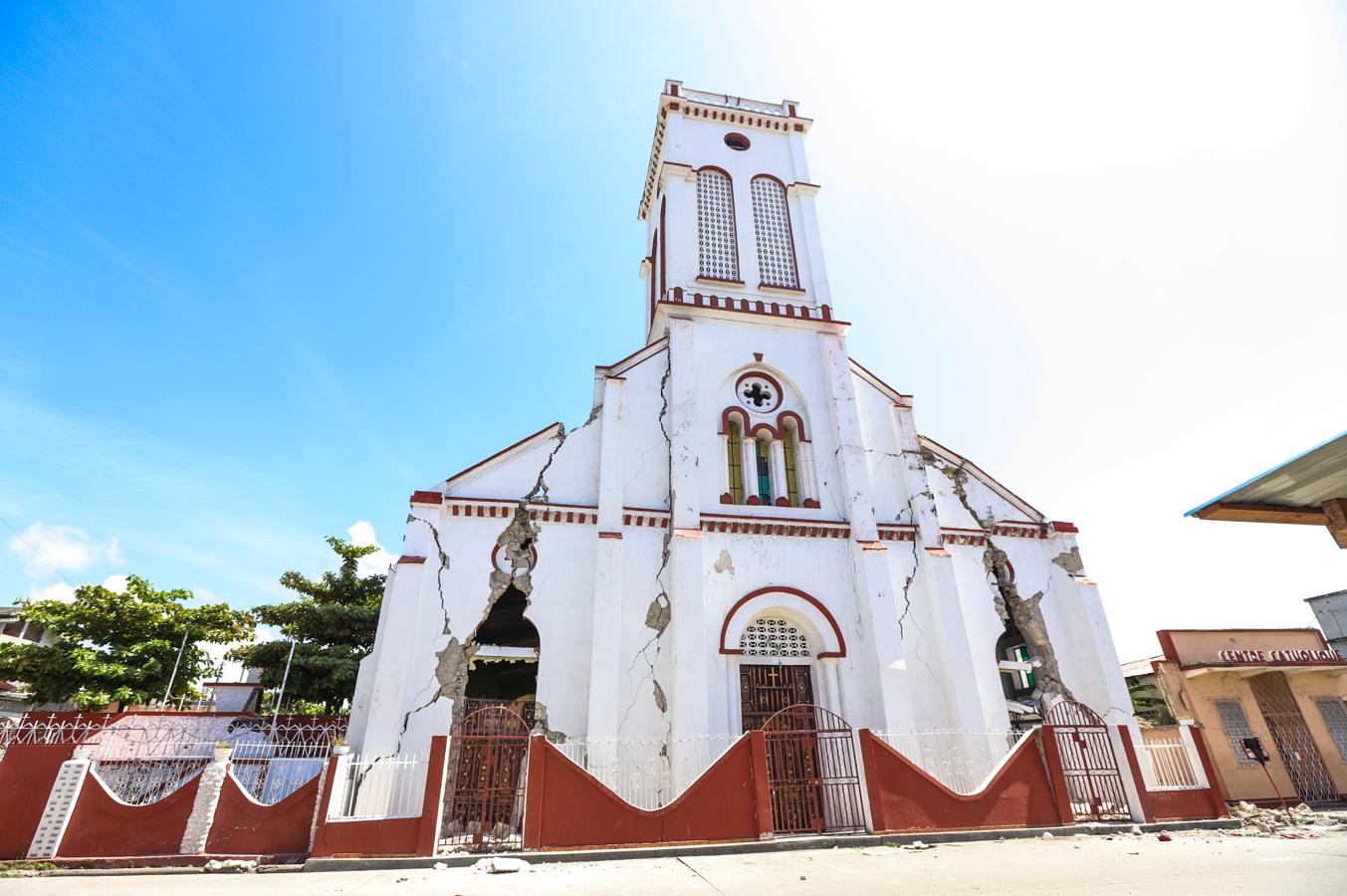 La iglesia del Sagrado Corazón, gravemente afectada. 