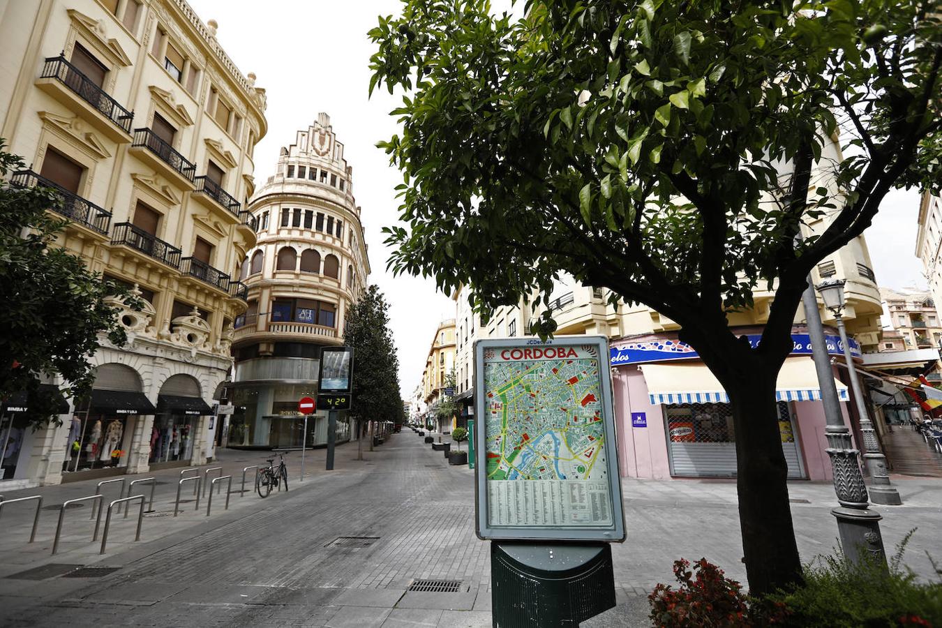 En imágenes, Córdoba desierta en plena ola de calor