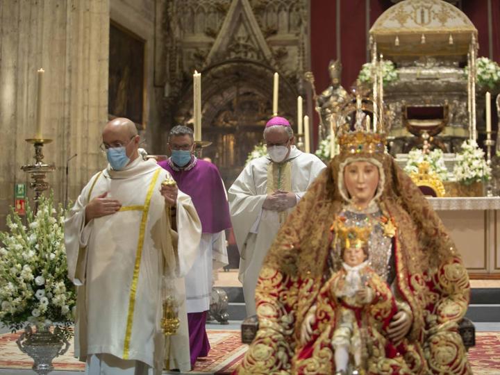 Meneses ha mostrado su deseo de hacer un acto extraordinario con la Virgen de los Reyes