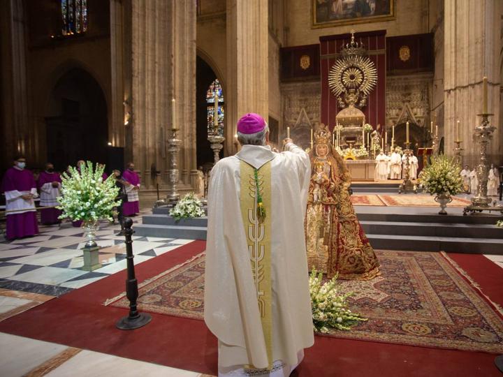 Meneses ha mostrado su deseo de hacer un acto extraordinario con la Virgen de los Reyes