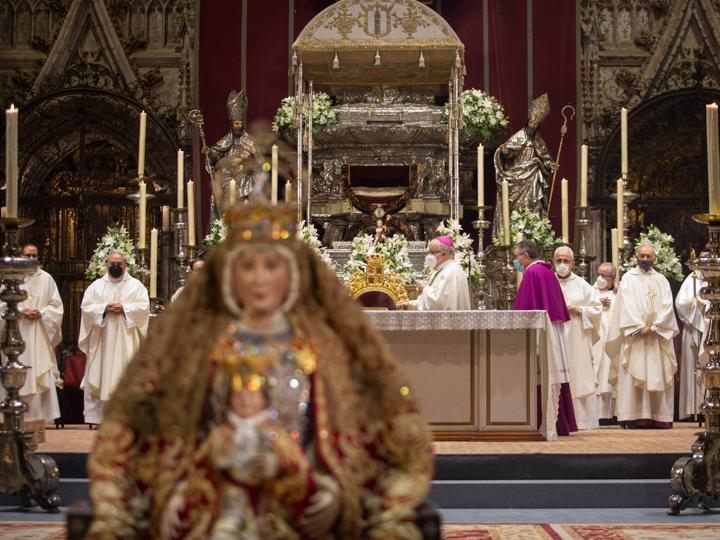 Meneses ha mostrado su deseo de hacer un acto extraordinario con la Virgen de los Reyes