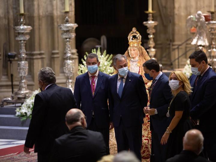 Meneses ha mostrado su deseo de hacer un acto extraordinario con la Virgen de los Reyes