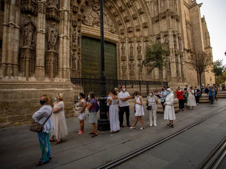 Meneses ha mostrado su deseo de hacer un acto extraordinario con la Virgen de los Reyes