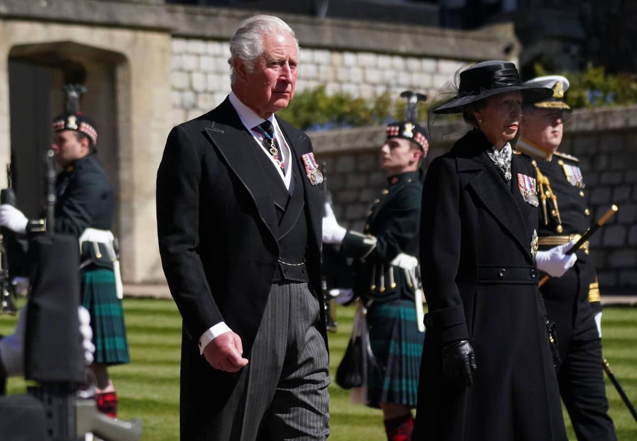 2021. En el entierro del duque de Edimburgo junto a sus hermanos