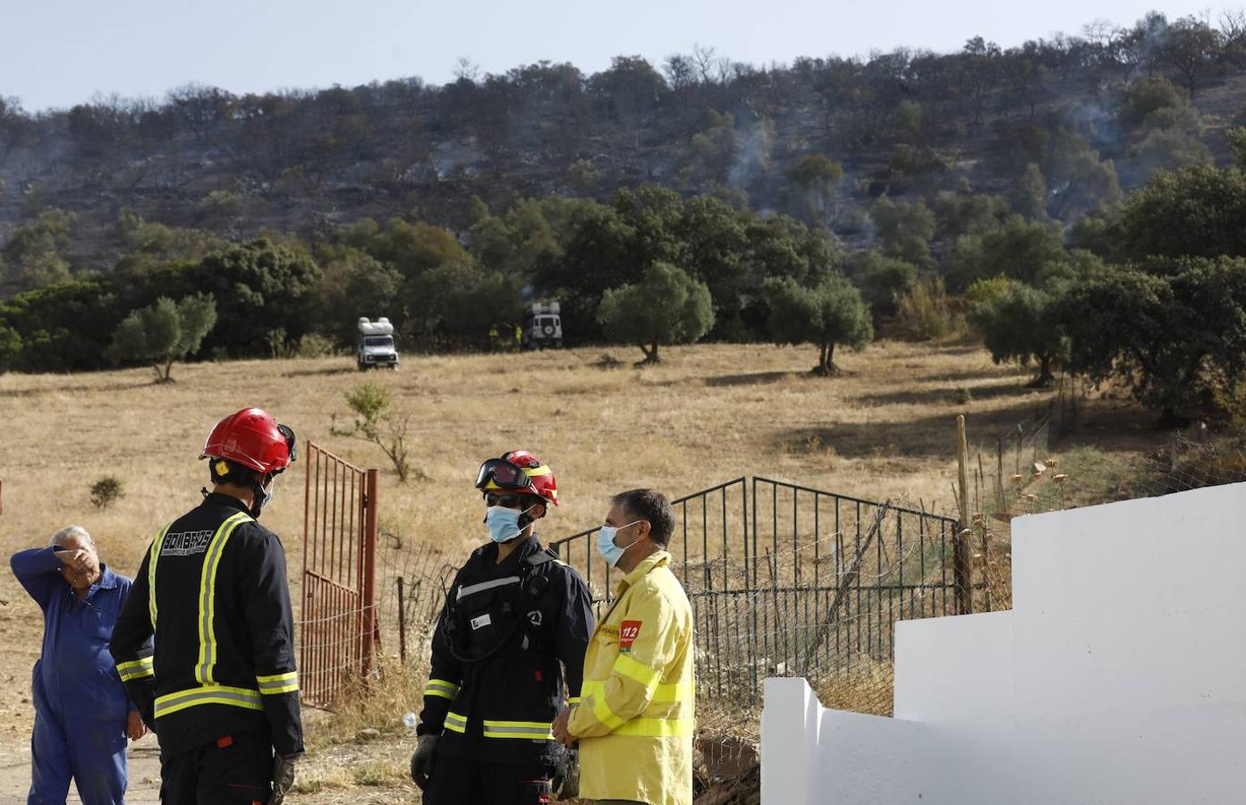 La extinción del incendio forestal de Villaharta, en imágenes