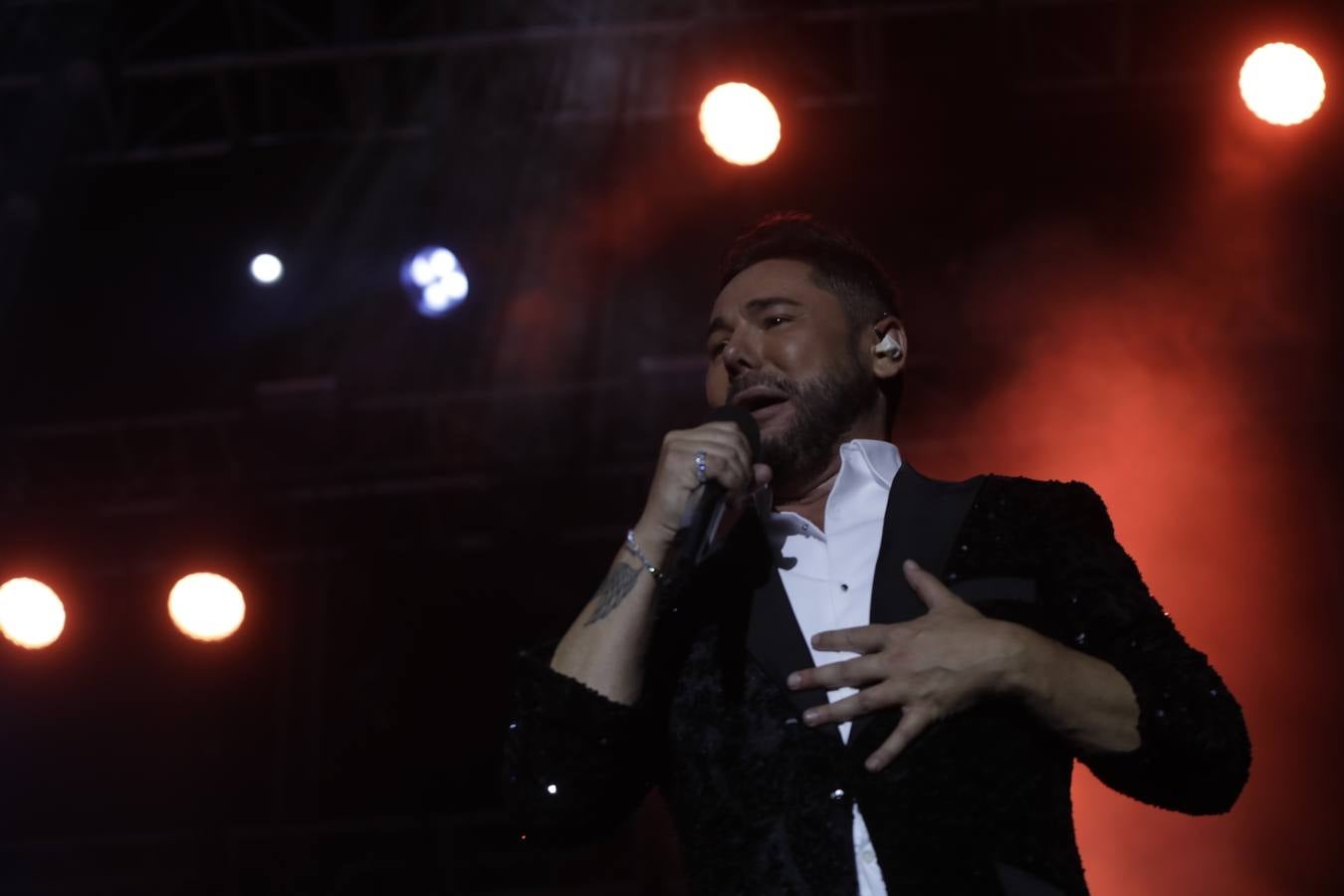 FOTOS: Noche de reecuentros para Miguel Poveda en el Concert Music Festival