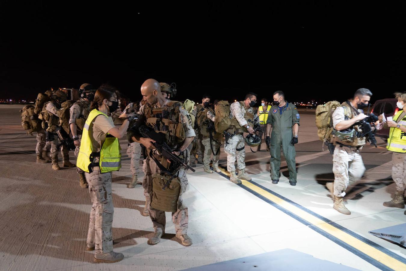 En imágenes, el despegue del primer avión desde Zaragoza para la repatriación de españoles de Afganistán