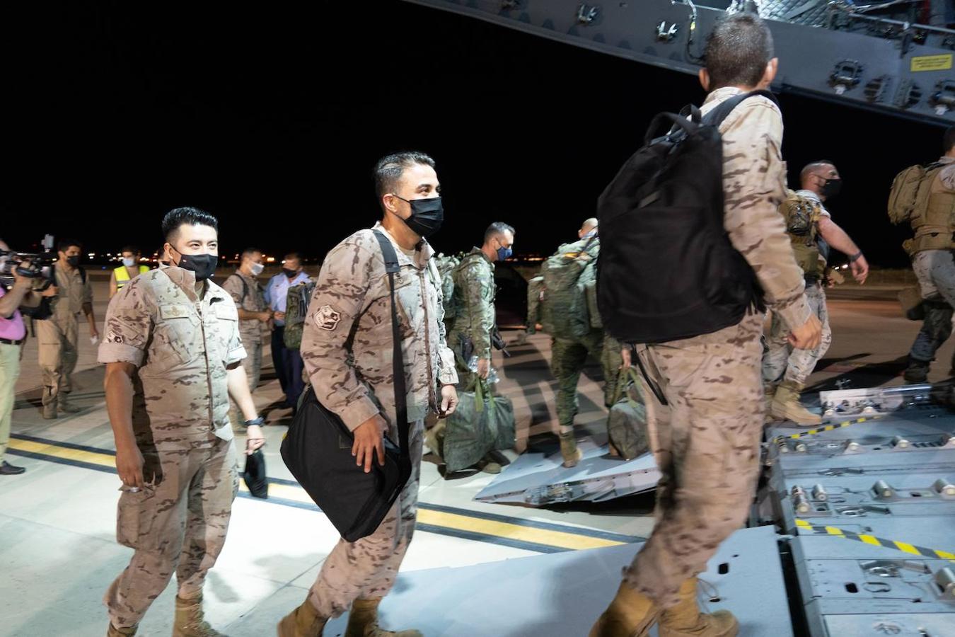 En imágenes, el despegue del primer avión desde Zaragoza para la repatriación de españoles de Afganistán