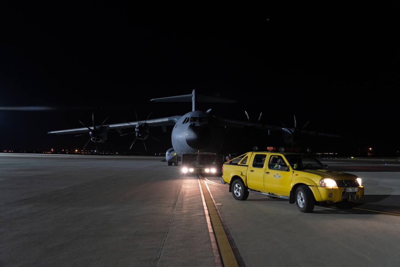 En imágenes, el despegue del primer avión desde Zaragoza para la repatriación de españoles de Afganistán