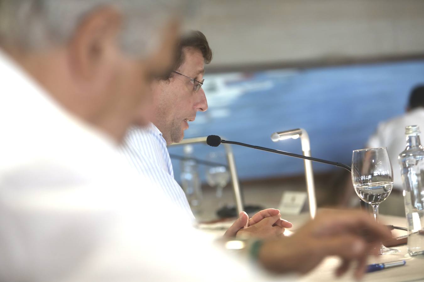 FOTOS: El alcalde de Madrid, Martínez-Almeida, en el ciclo de conferencias Aula de Cultura de Vista Hermosa, en El Puerto