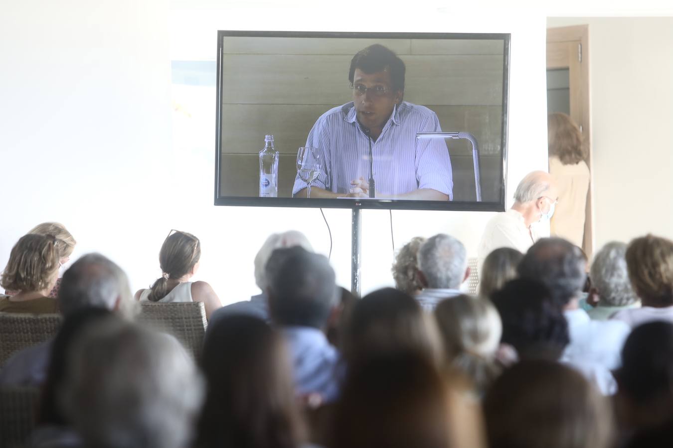 FOTOS: El alcalde de Madrid, Martínez-Almeida, en el ciclo de conferencias Aula de Cultura de Vista Hermosa, en El Puerto