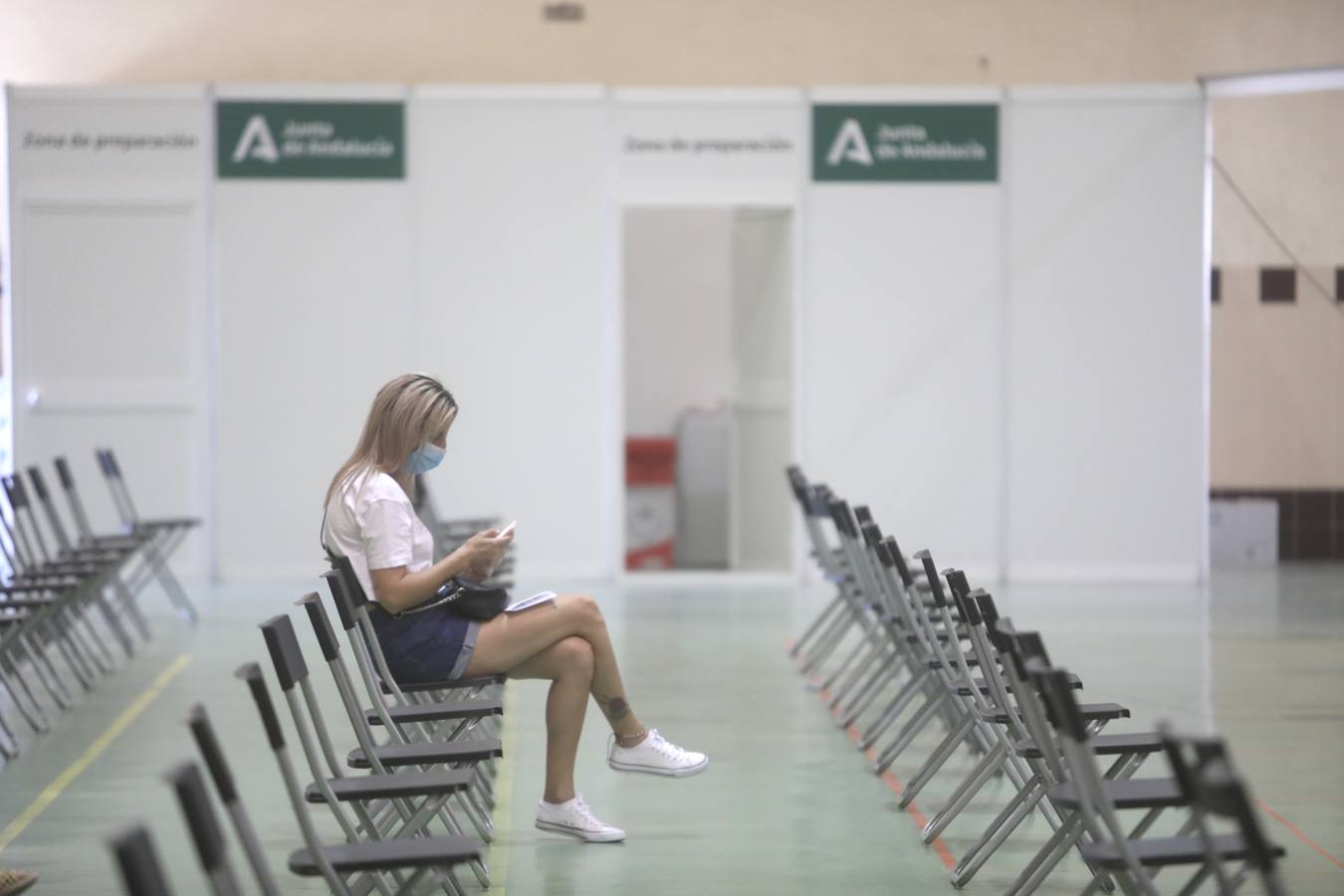 Fotos: Vacunación masiva en Jerez en el Pabellón Polideportivo Vega Veguita