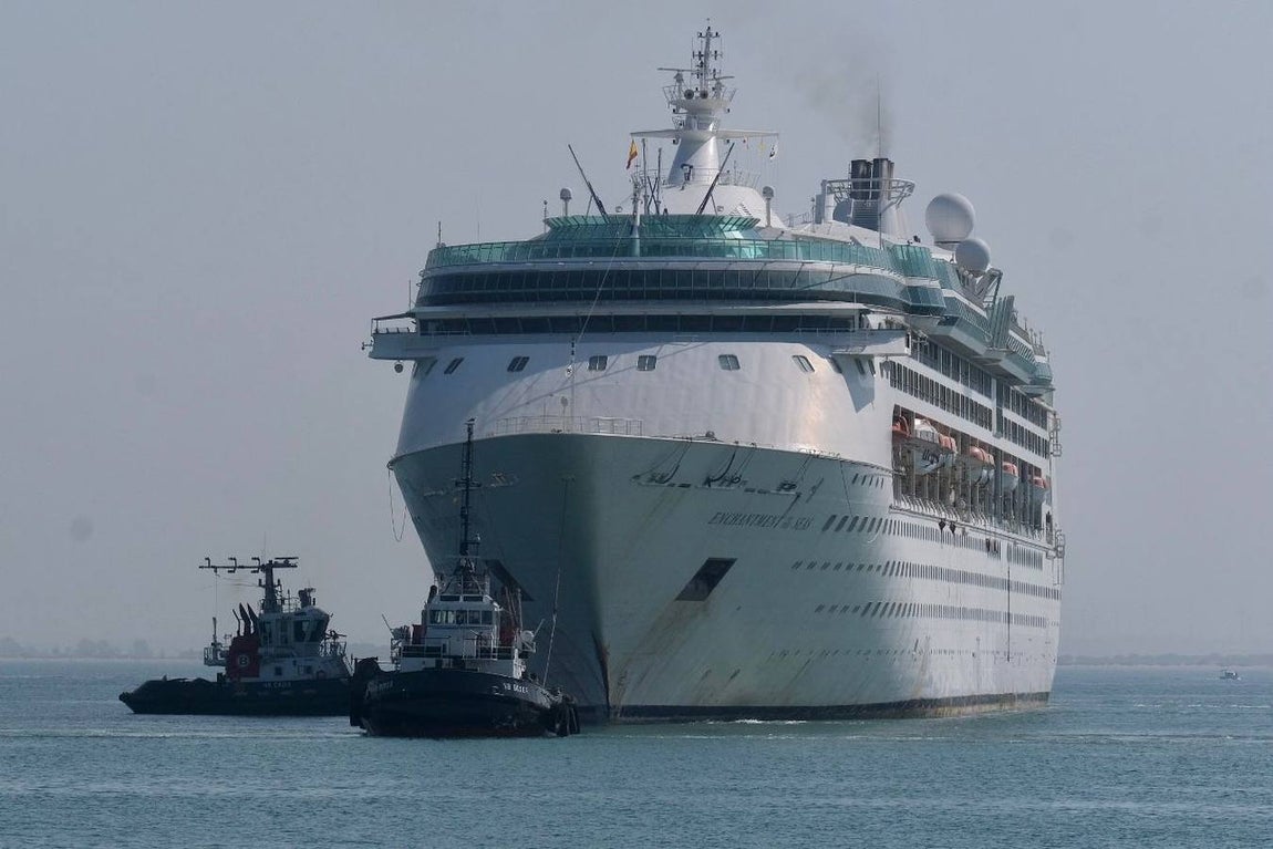 Fotos: El crucero ‘Enchantment of the Seas’ llega a Navantia Cádiz