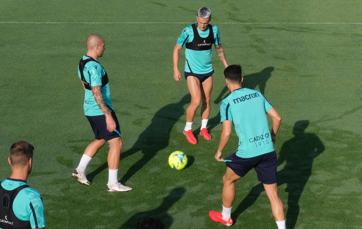 FOTOS: Entrenamiento del Cádiz CF antes de visitar el Benito Villamarín