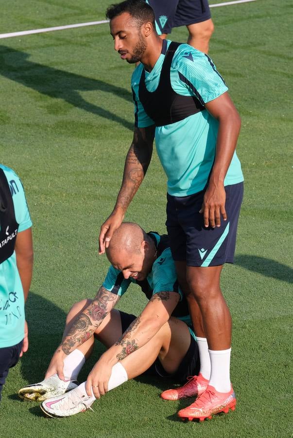 FOTOS: Entrenamiento del Cádiz CF antes de visitar el Benito Villamarín