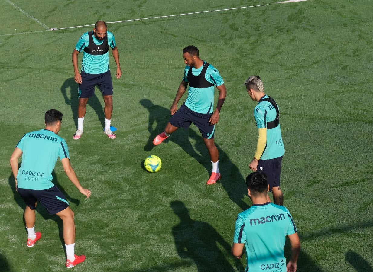 FOTOS: Entrenamiento del Cádiz CF antes de visitar el Benito Villamarín