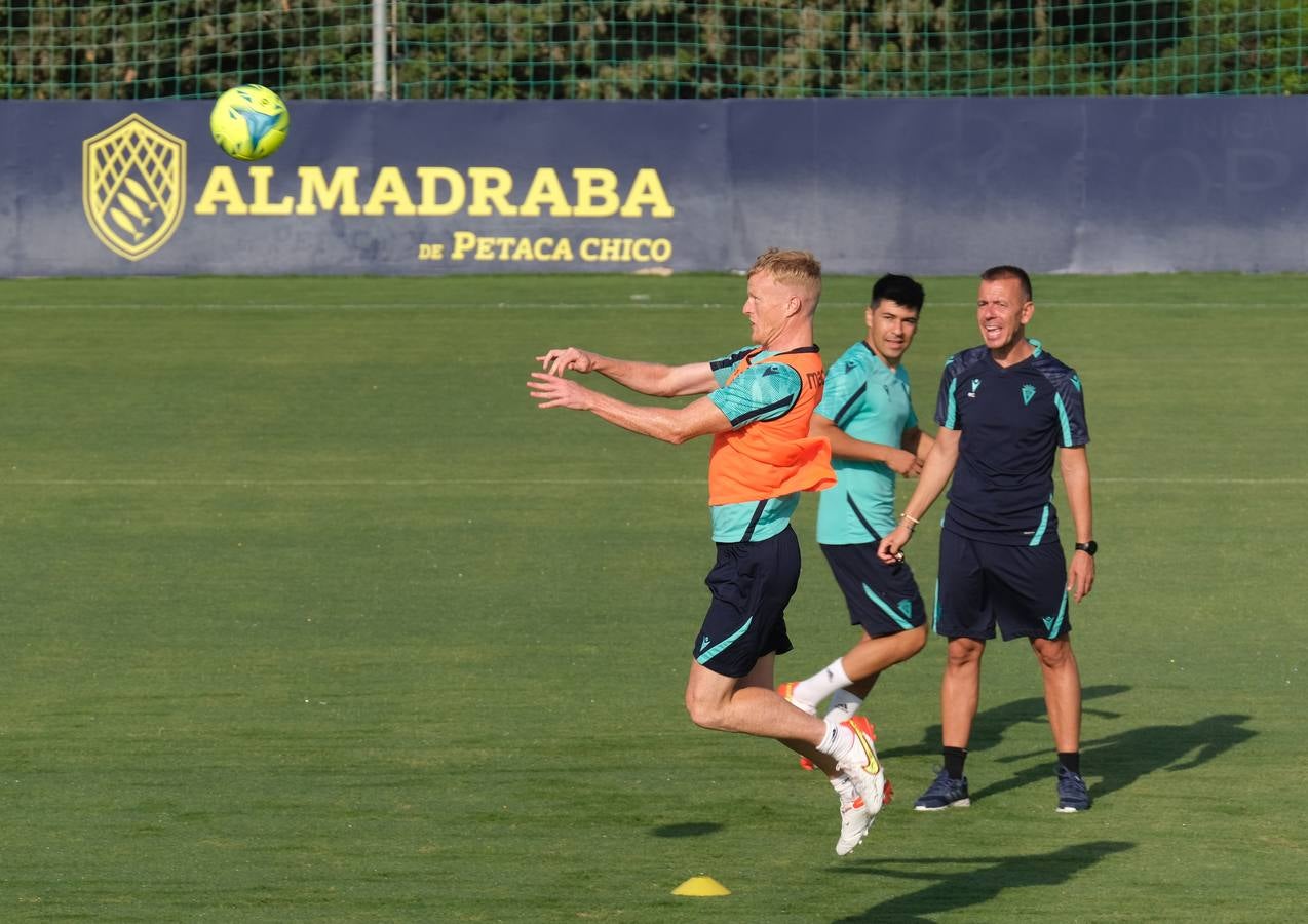 FOTOS: Entrenamiento del Cádiz CF antes de visitar el Benito Villamarín