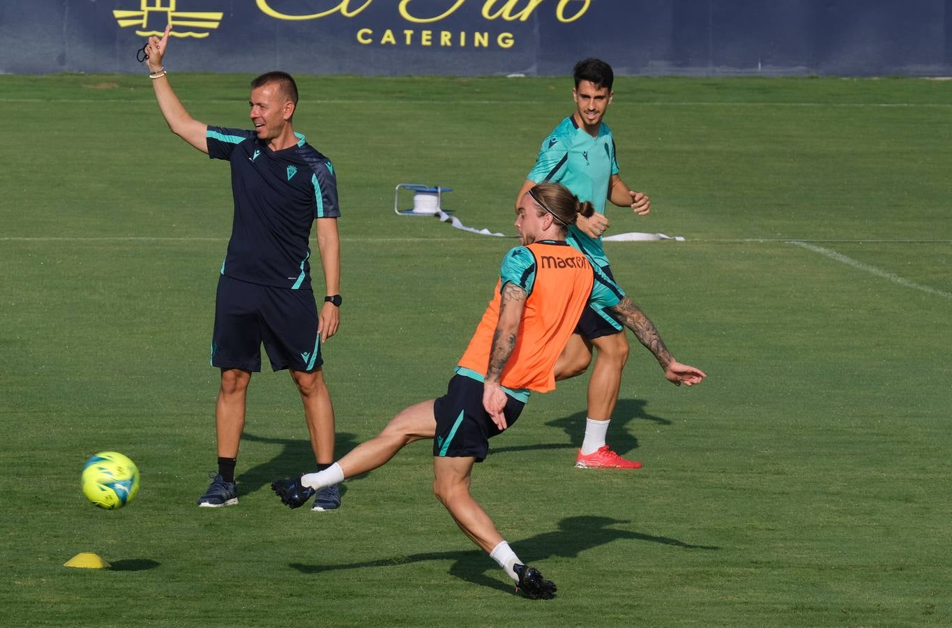 FOTOS: Entrenamiento del Cádiz CF antes de visitar el Benito Villamarín