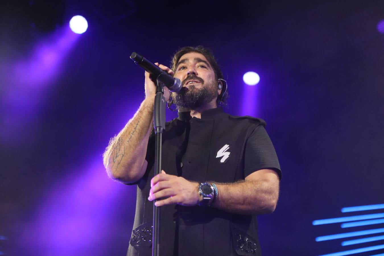 FOTOS: Antonio Orozco mezcla su nuevo trabajo con sus clásicos en el Cabaret Festival de El Puerto