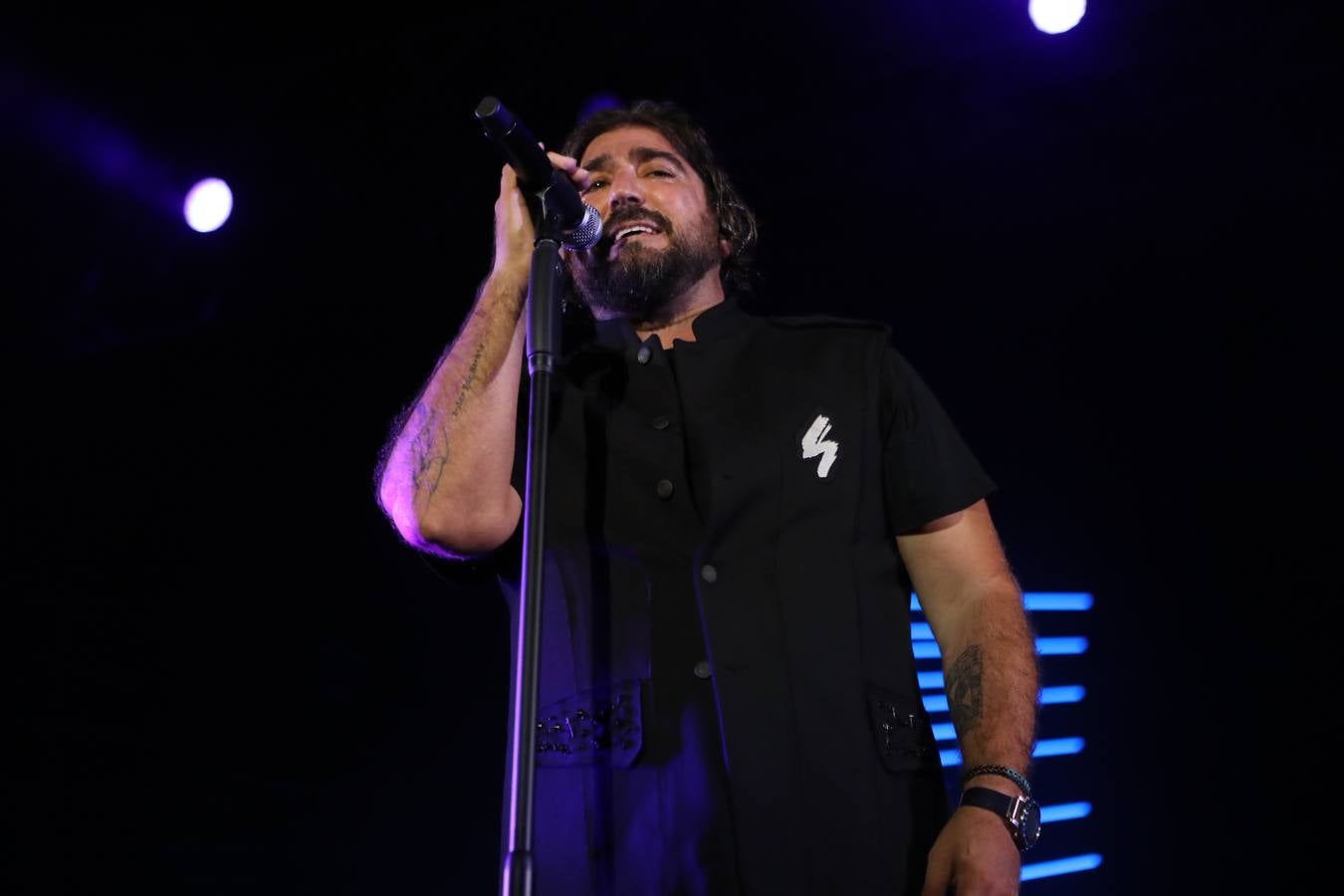 FOTOS: Antonio Orozco mezcla su nuevo trabajo con sus clásicos en el Cabaret Festival de El Puerto