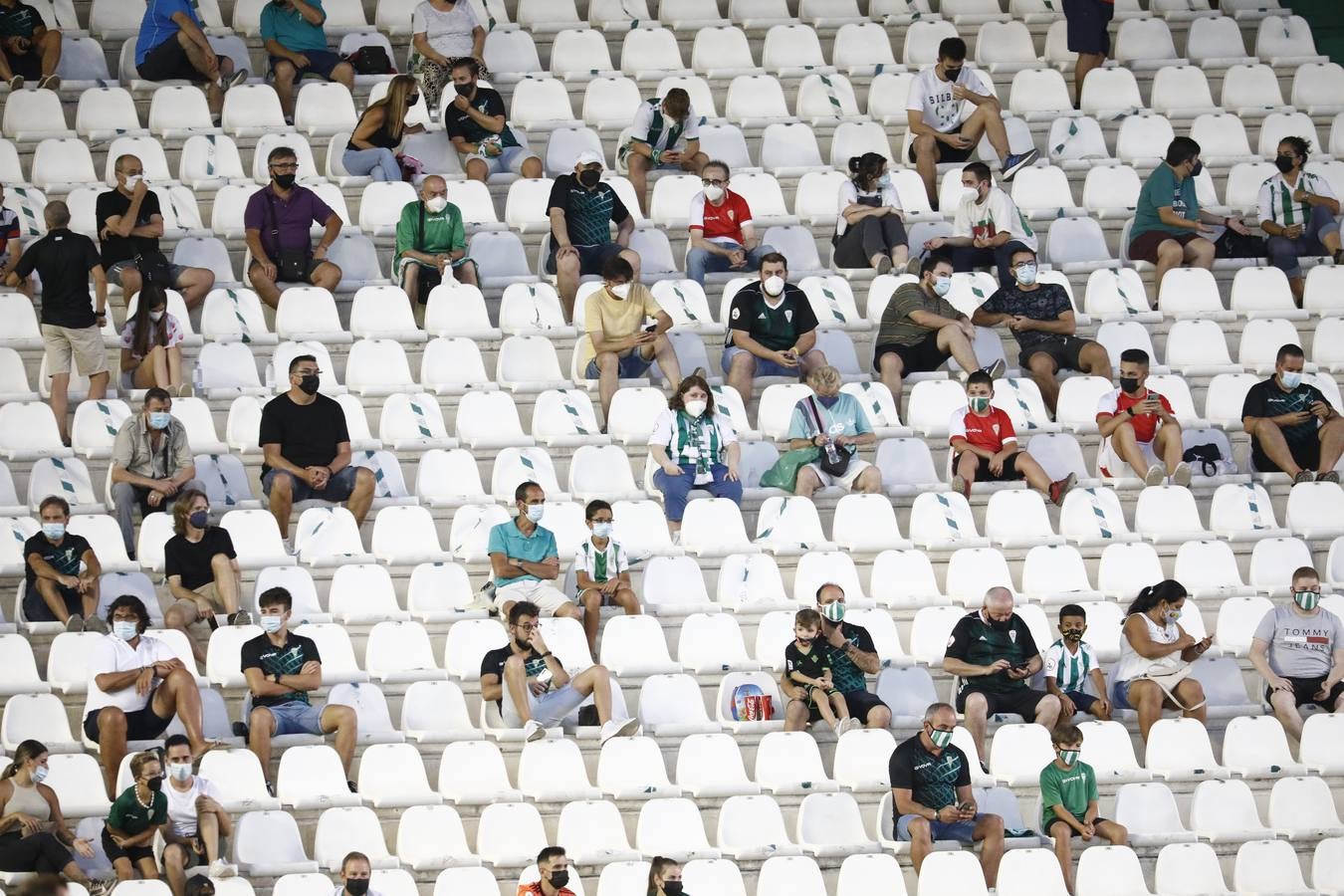 El ambiente previo al partido entre el Córdoba y el Extremadura, en imágenes