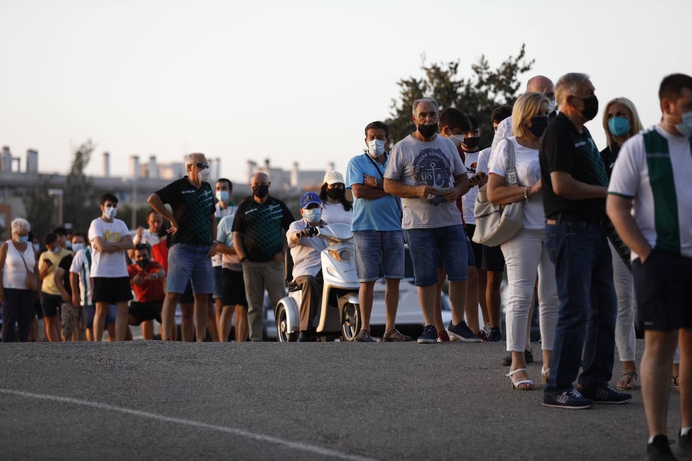 El ambiente previo al partido entre el Córdoba y el Extremadura, en imágenes