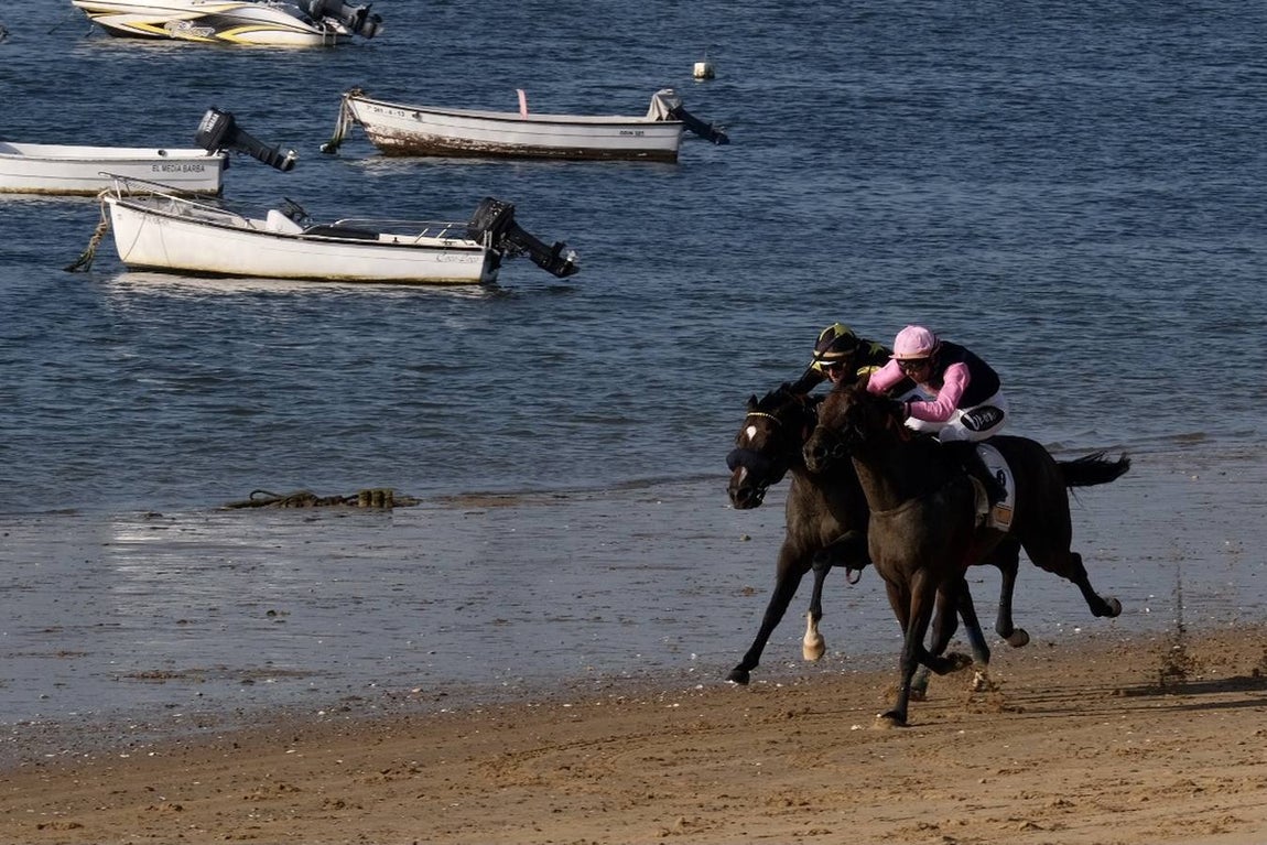 FOTOS: Segundo día de las Carreras de Caballos de Sanlúcar en el segundo ciclo