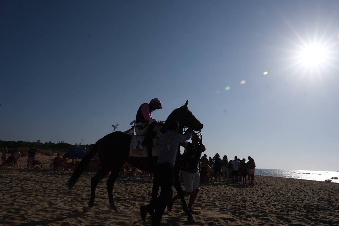 FOTOS: Segundo día de las Carreras de Caballos de Sanlúcar en el segundo ciclo