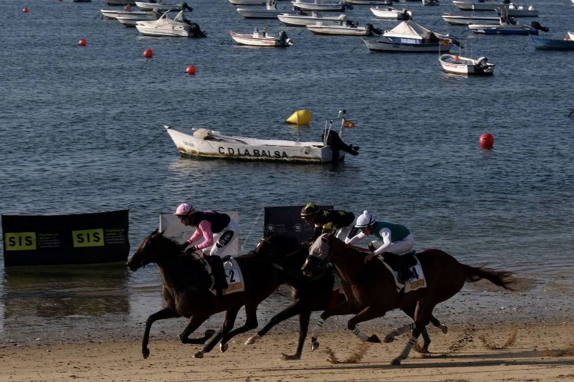 FOTOS: Segundo día de las Carreras de Caballos de Sanlúcar en el segundo ciclo